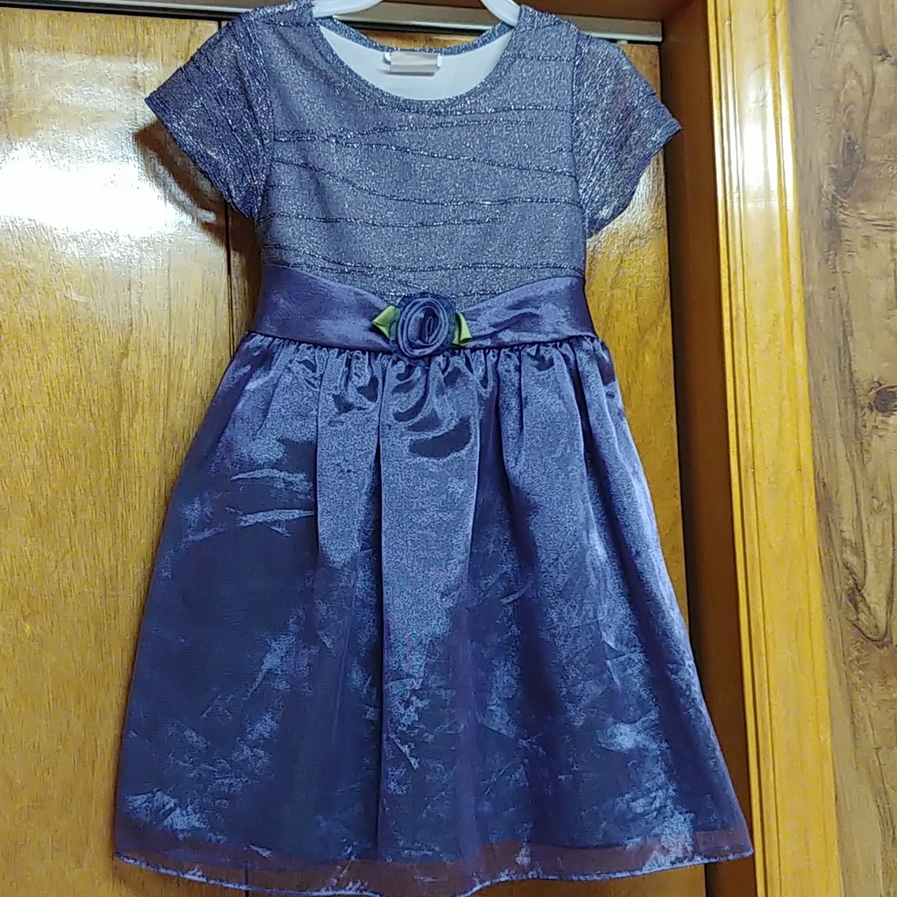 Purple short sleeve dress with flower belt
